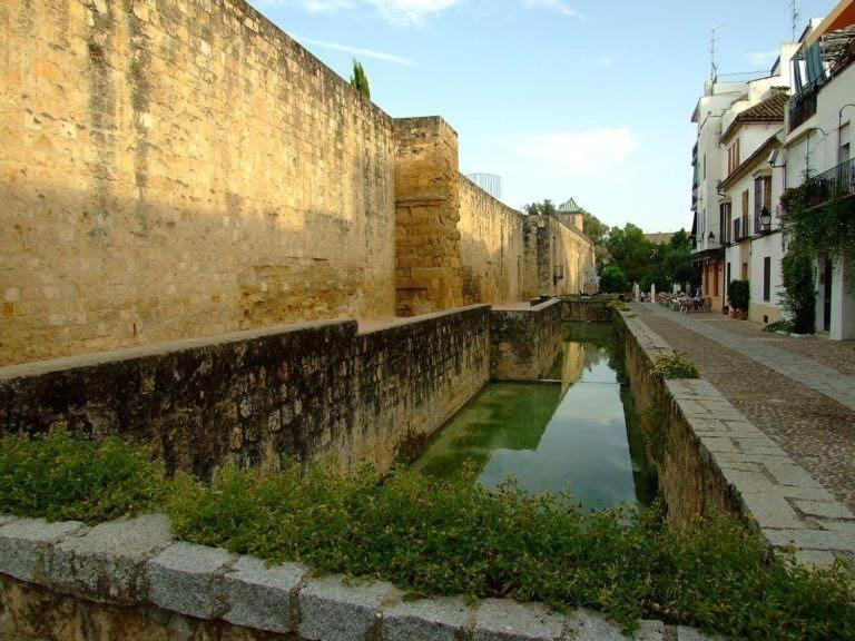 Patio De La Muralla Apartamentos Cordoba Exterior photo